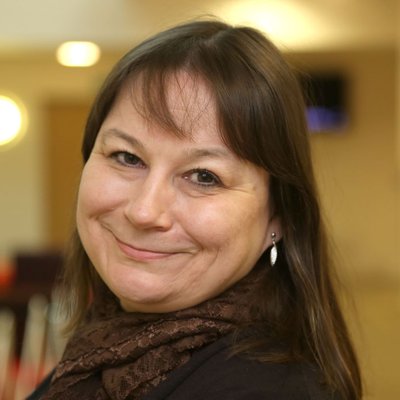 Professor Diane Holt headshot.